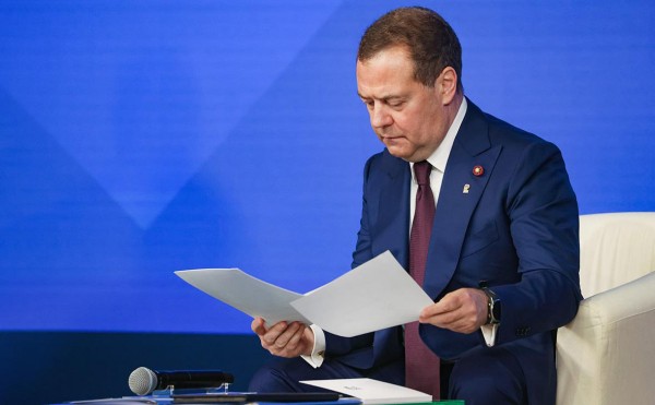 Медведев назвал три условия успеха предложений о мире
Медведев назвал три условия успеха предложений о мире