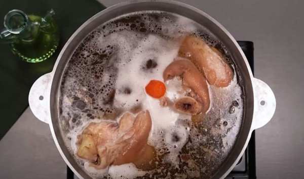 Мясной рулет из свиной рульки: рецепт с пивом Мясной рулет из свиной рульки: рецепт с пивом