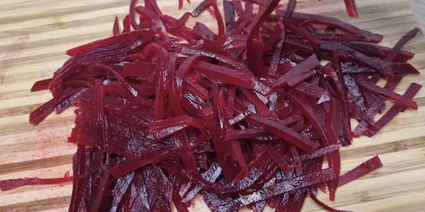 Свекольный салат с горошком Свекольный салат с горошком
