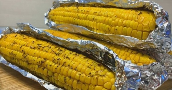 Запеченная кукуруза в фольге: молдавский рецепт Запеченная кукуруза в фольге: молдавский рецепт