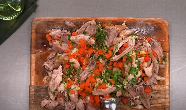 Мясной рулет из свиной рульки: рецепт с пивом Мясной рулет из свиной рульки: рецепт с пивом