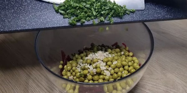 Свекольный салат с горошком Свекольный салат с горошком