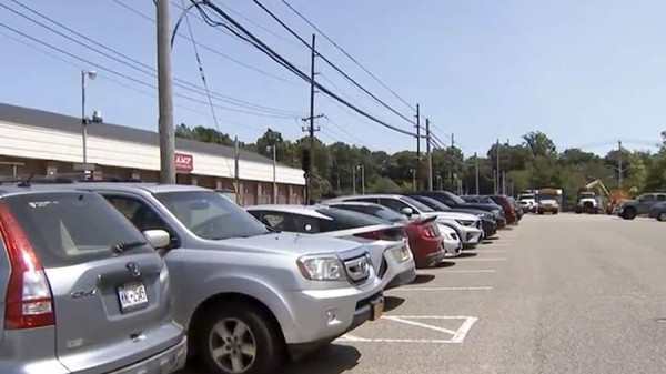 Запертый в раскаленном на солнце автомобиле подросток умер в США
Запертый в раскаленном на солнце автомобиле подросток умер в США
