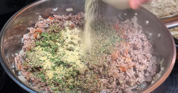 Макароны с мясной подливой Макароны с мясной подливой