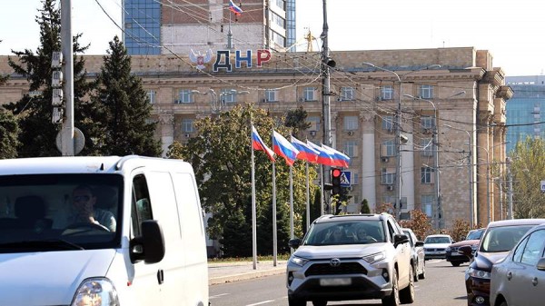 Жители Донецка рассказали об изменениях в городе после присоединения к РФ
