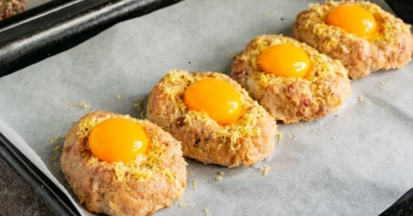 Мясные лодочки с яйцом и сыром