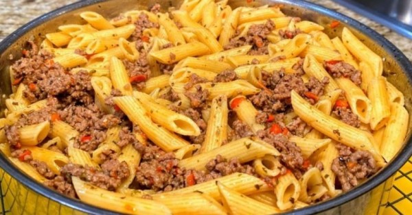Макароны с мясной подливой Макароны с мясной подливой
