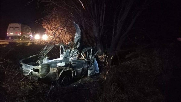 В результате ДТП в Кировской области с загоревшимся авто погибли четыре человека
