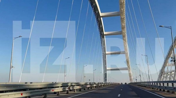 Корреспондент &laquo;Известий&raquo; показала Крымский мост после возобновления движения
