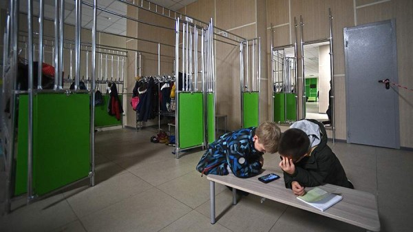 В Госдуме предложили ограничить доступ к смартфонам на уроках
