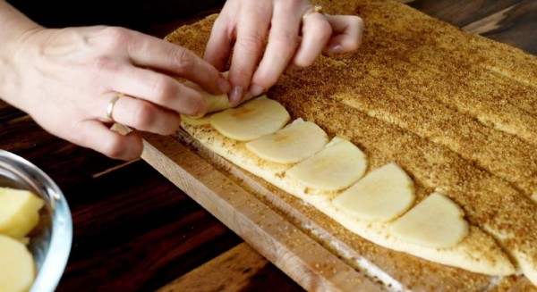 Синнабоны с яблоком и корицей Синнабоны с яблоком и корицей