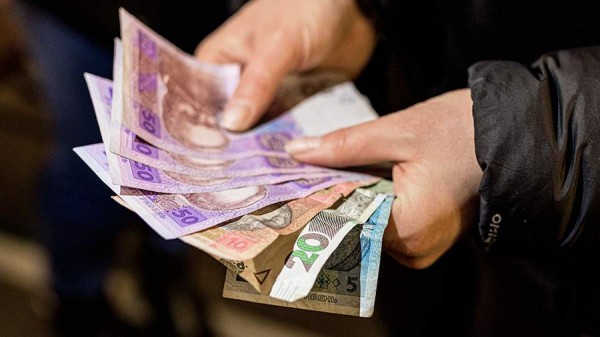 На Украине планируют ввести штрафы за нарушение комендантского часа
На Украине планируют ввести штрафы за нарушение комендантского часа