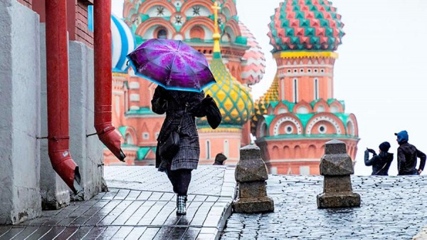 Власти Москвы призвали жителей не выходить из дома из-за непогоды
