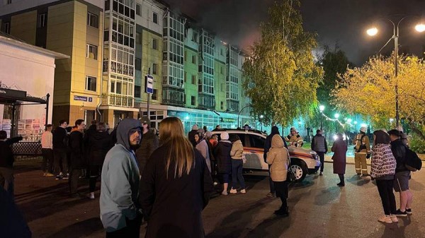 Пожар в многоквартирном доме в Тобольске локализован
