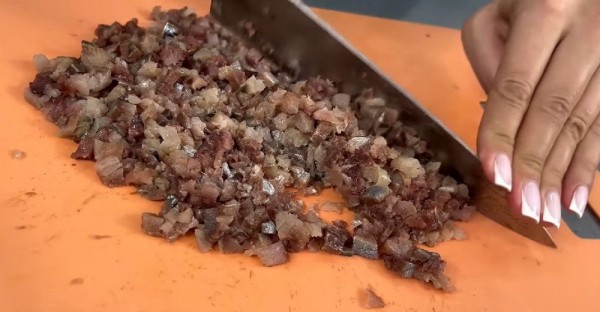 Салат &laquo;Простушка&raquo; с сельдью и картофелем