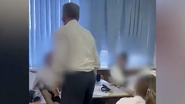 В Краснодаре учитель математики напал на школьницу во время урока
