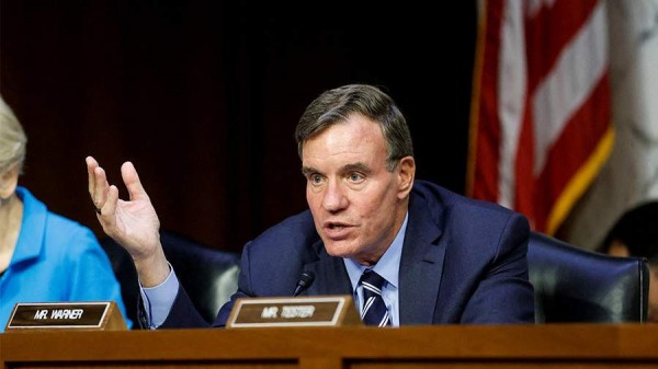 Сенатор Уорнер назвал Россию одним из главных противников США
