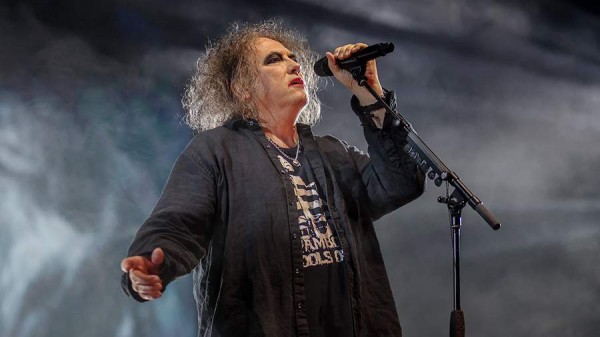 Британская рок-группа The Cure анонсировала выход первой за 16 лет песни
Британская рок-группа The Cure анонсировала выход первой за 16 лет песни