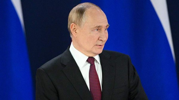 Путин пообщался в Уфе с местными жителями
Путин пообщался в Уфе с местными жителями