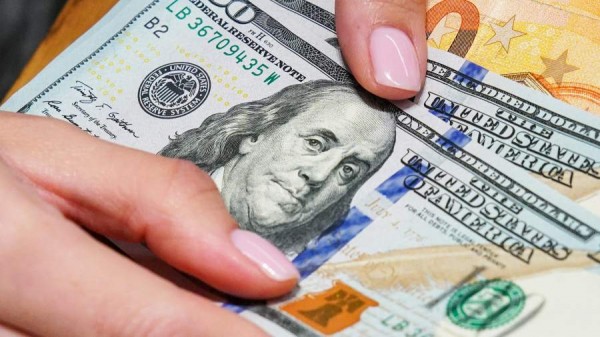 В АТОР предупредили россиян о проблемах с приемом наличных долларов за границей
В АТОР предупредили россиян о проблемах с приемом наличных долларов за границей