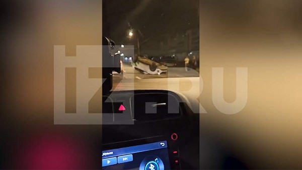 Каршеринг перевернулся на проспекте Большевиков в Петербурге
Каршеринг перевернулся на проспекте Большевиков в Петербурге
