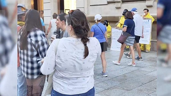 В Барселоне прошел пикет против финансирования нацистов на Украине
В Барселоне прошел пикет против финансирования нацистов на Украине