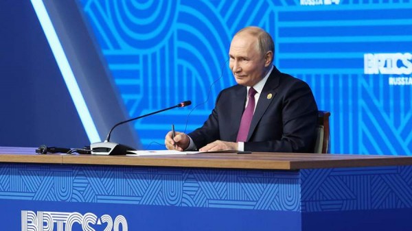 Путин заявил о продолжении работы Москвы и Астаны над стабильностью в Евразии
