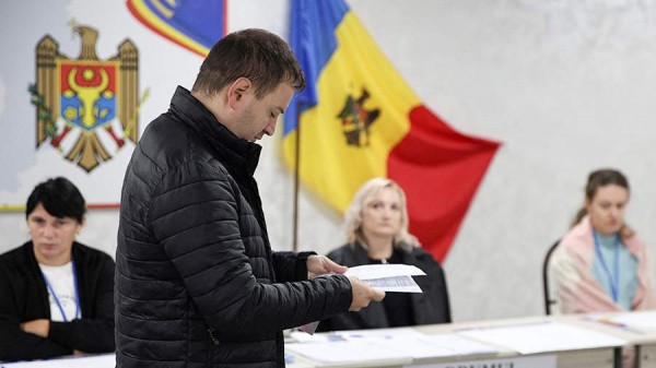Стояногло усомнился в законности результатов еврореферендума в Молдавии
