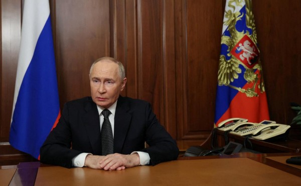 
                    Эксперты назвали пуск новой баллистической ракеты сигналом Западу и Киеву

                