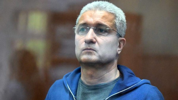 СМИ сообщили об аресте квартиры экс-замминистра обороны Иванова в центре Москвы
СМИ сообщили об аресте квартиры экс-замминистра обороны Иванова в центре Москвы