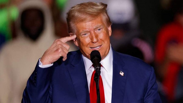 Трамп назвал больными тех, кто считает его &laquo;другом России&raquo;
