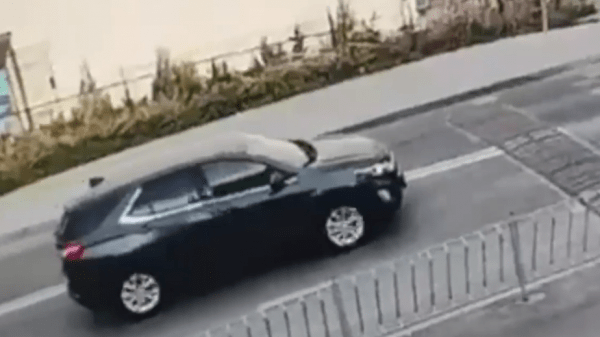 
                    Появилось видео с моментом подрыва машины офицера в Севастополе

                