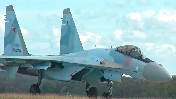 Су-35С ВКС России выполнил воздушное прикрытие экипажей в Курской области
Су-35С ВКС России выполнил воздушное прикрытие экипажей в Курской области