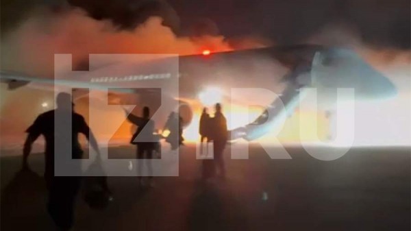 Самолет авиакомпании &laquo;Азимут&raquo; загорелся при посадке в Анталье. Что известно

