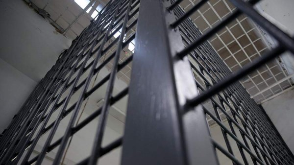В Иркутске пытавших осужденных приговорили к срокам до 17,5 лет заключения
В Иркутске пытавших осужденных приговорили к срокам до 17,5 лет заключения