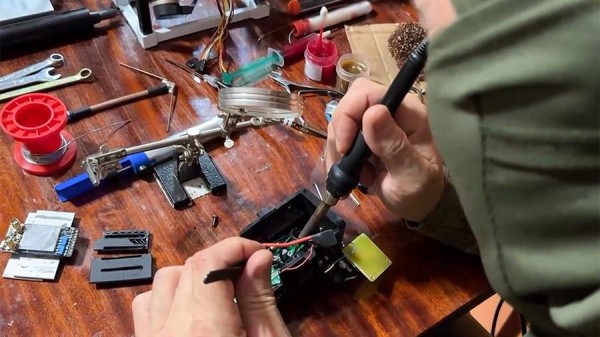 Военнослужащие ВС РФ рассказали о модернизации FPV-дронов в полевой мастерской
