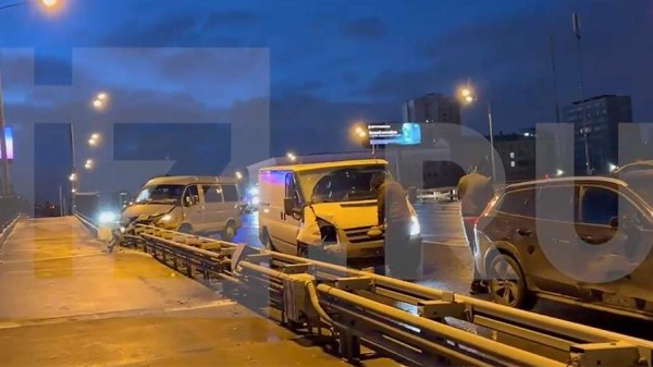 Очевидцы рассказали о моменте массового ДТП на Ленинградском шоссе в Москве
