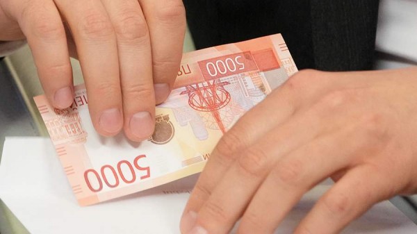 В Крыму осудили лжегенерала ФСБ за вымогательство денег
