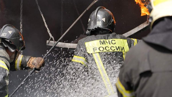 В Брянске после атаки БПЛА загорелись нежилые здания
В Брянске после атаки БПЛА загорелись нежилые здания