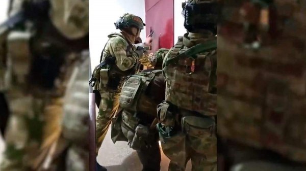 Сотрудники ФСБ задержали жителя Мариуполя за призывы в соцсетях к насилию над русскими
Сотрудники ФСБ задержали жителя Мариуполя за призывы в соцсетях к насилию над русскими