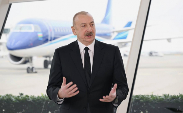 Алиев потребовал от России компенсаций из-за крушения самолета в Актау
Алиев потребовал от России компенсаций из-за крушения самолета в Актау