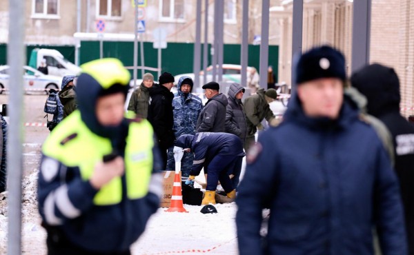 По подозрению в убийстве генерала Кириллова задержали двух человек
По подозрению в убийстве генерала Кириллова задержали двух человек