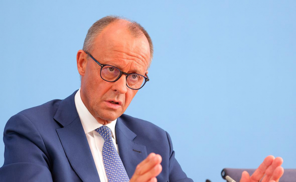 
                    Мерц заявил о необходимости согласовать с Москвой миротворцев на Украине

                