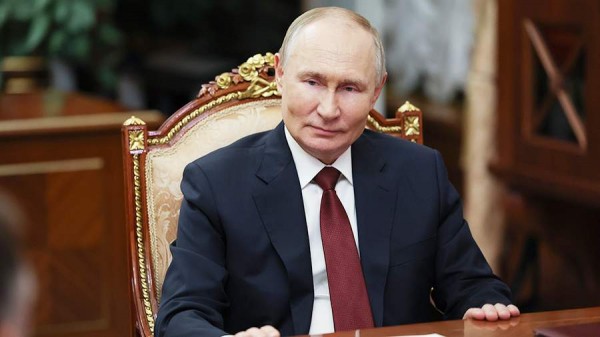 Путин поздравил директора Эрмитажа Пиотровского с 80-летним юбилеем
Путин поздравил директора Эрмитажа Пиотровского с 80-летним юбилеем