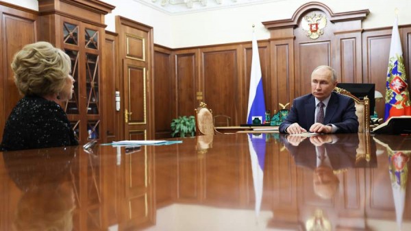 Путин провел встречу с Матвиенко в Кремле
