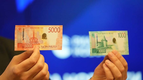 ЦБ сдвинул сроки выпуска в обращение обновленных банкнот до 2028 года
ЦБ сдвинул сроки выпуска в обращение обновленных банкнот до 2028 года