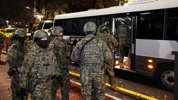 Правительство Южной Кореи проголосовало за отмену военного положения
Правительство Южной Кореи проголосовало за отмену военного положения