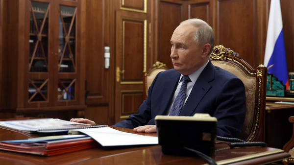 Путин поручил разработать проект основ государственной языковой политики
Путин поручил разработать проект основ государственной языковой политики