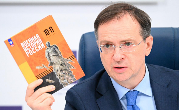 Мединский представил учебник по военной истории России «для мальчиков»
Мединский представил учебник по военной истории России «для мальчиков»
