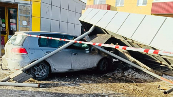 
                    Дело возбудили после гибели женщины при наезде авто на остановку в Кургане

        
